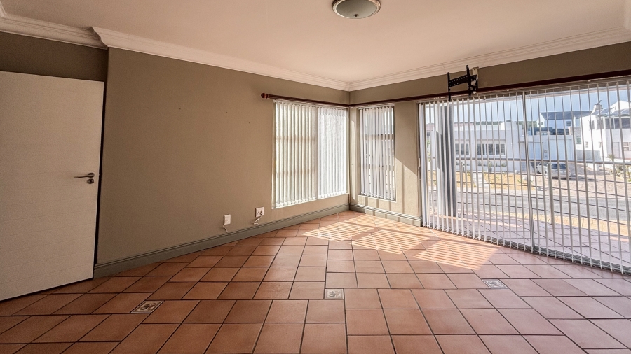 To Let 5 Bedroom Property for Rent in Myburgh Park Western Cape